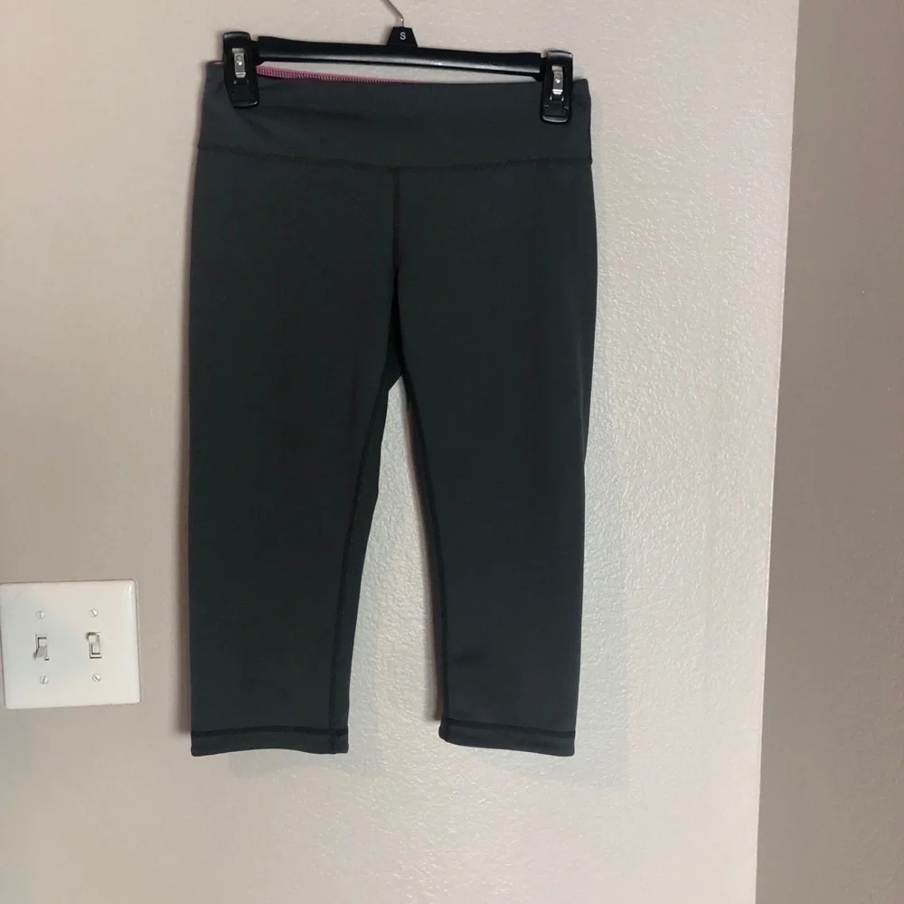 ZELLA Reversible Pink Gray Crop Yoga Legging